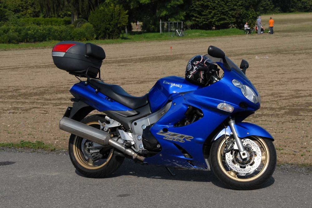 kawasaki-zzr.thumb.jpg.579bc2d6287c12784009e923d3dd5437.jpg